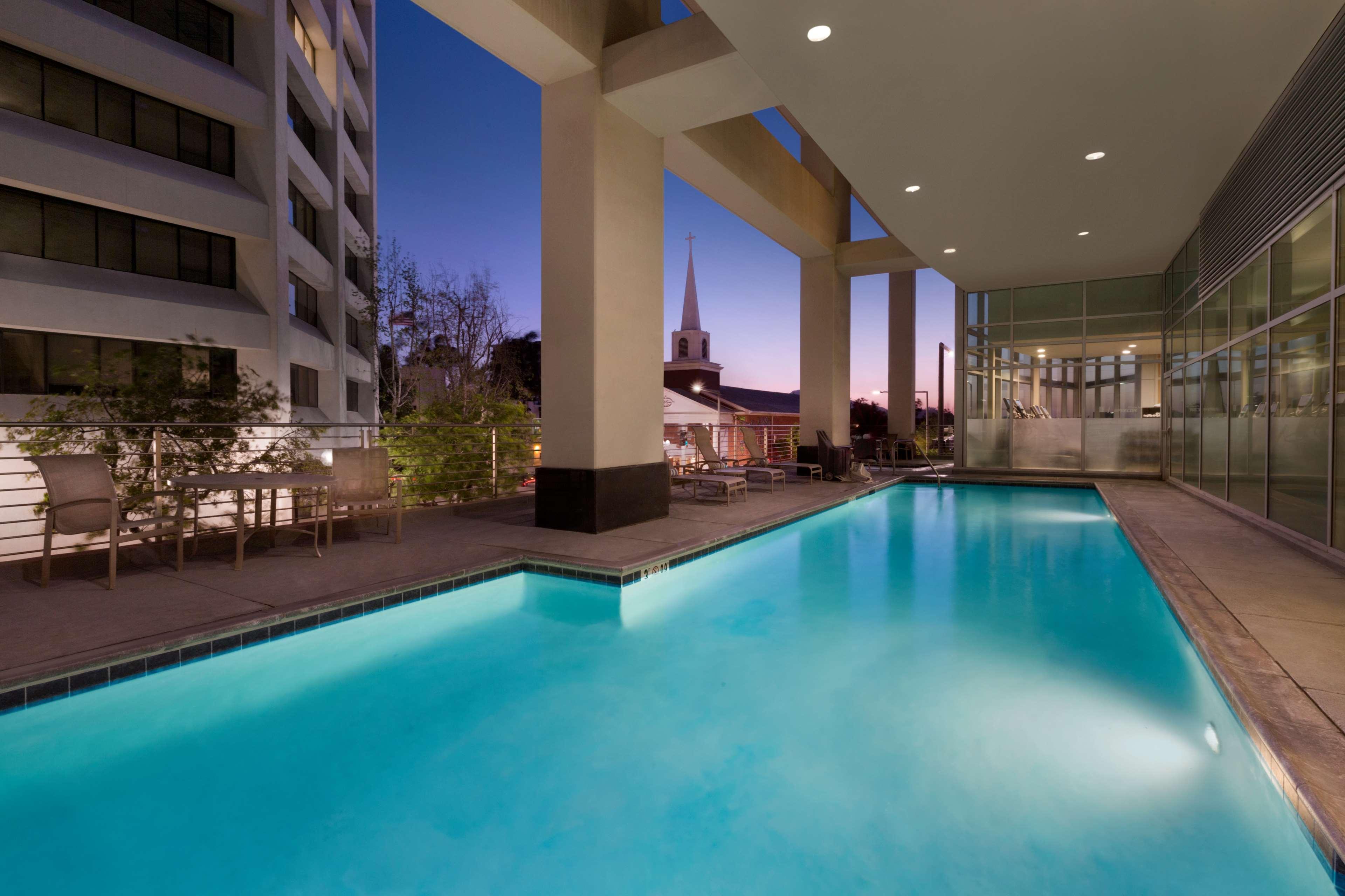 Embassy Angeles 4*