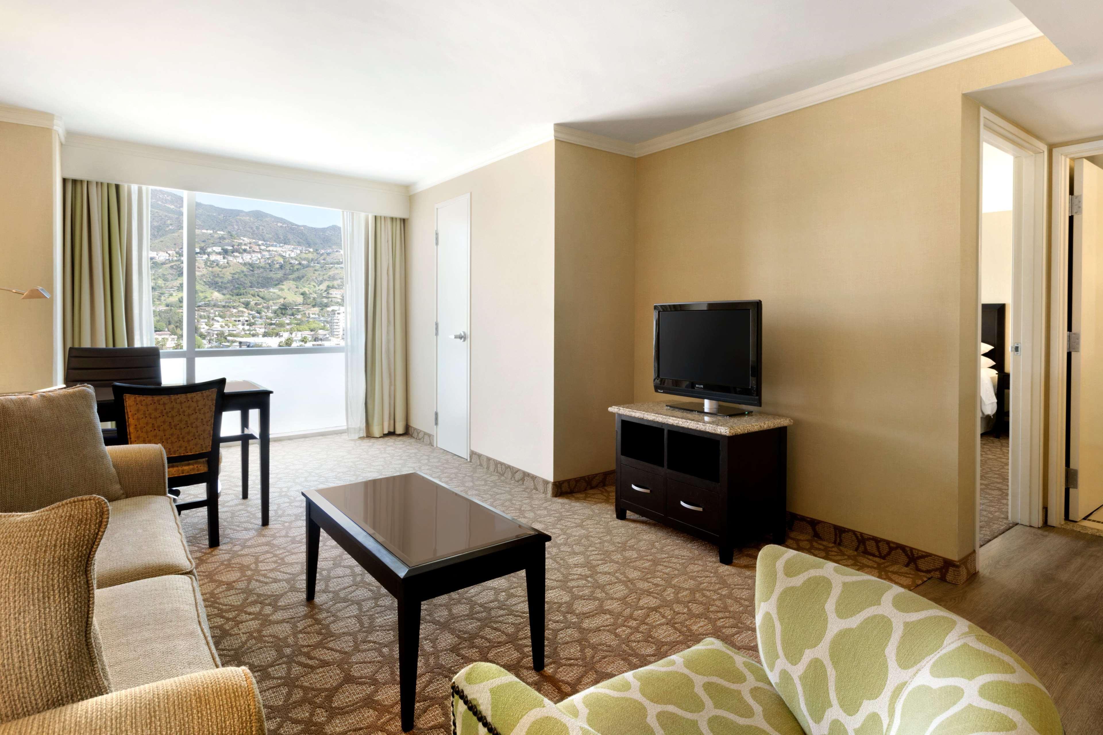 Hotel Embassy Angeles