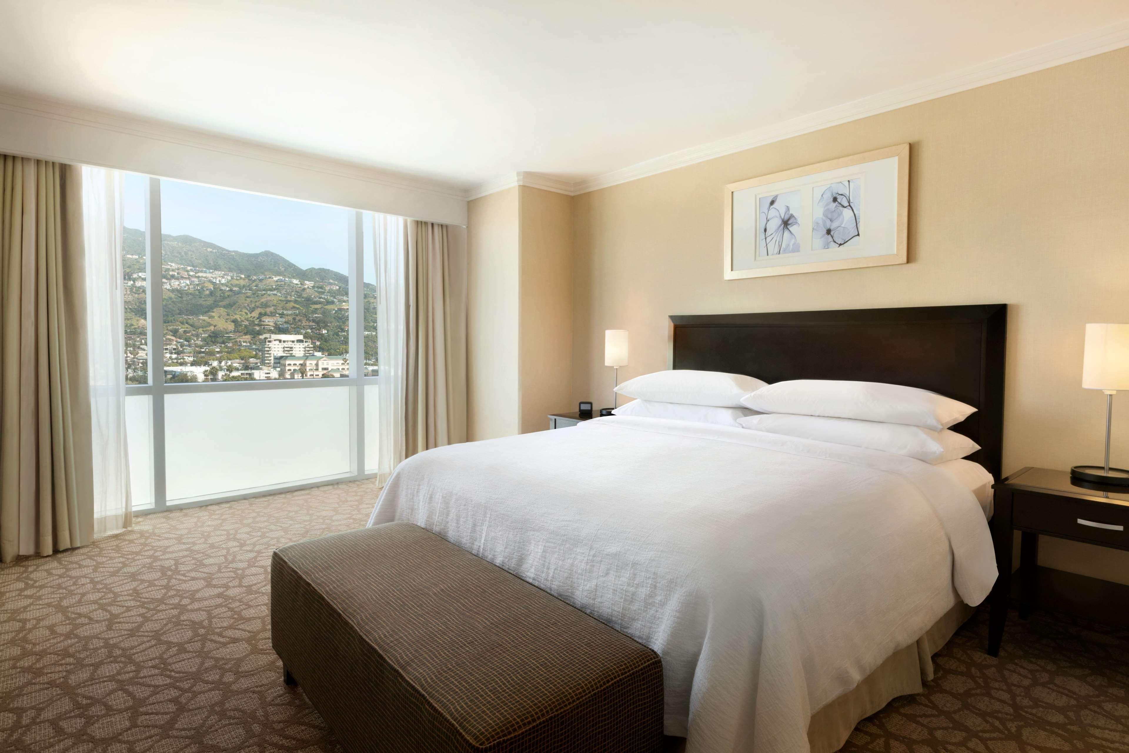 Hotel Embassy Angeles