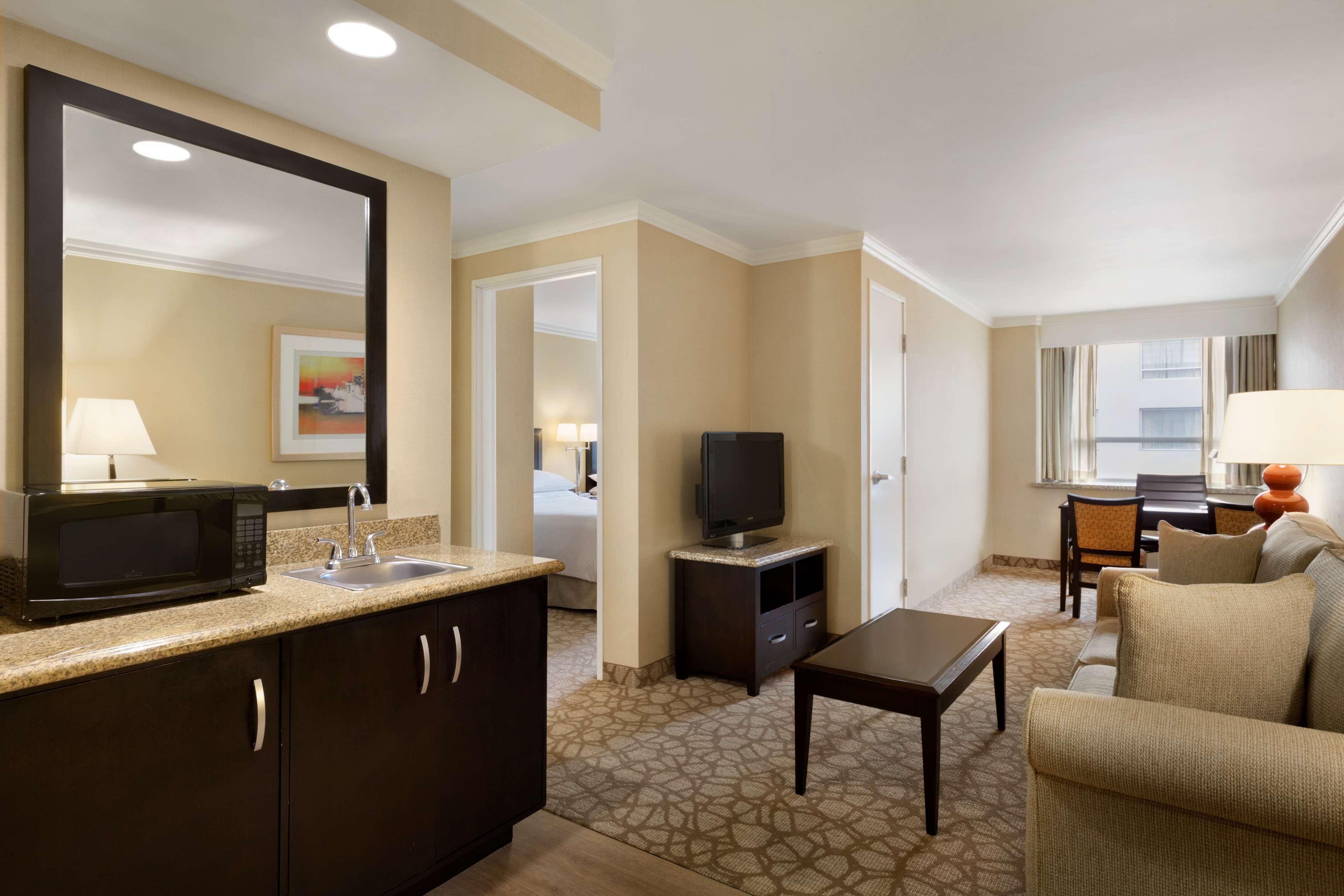 Embassy Angeles 4*