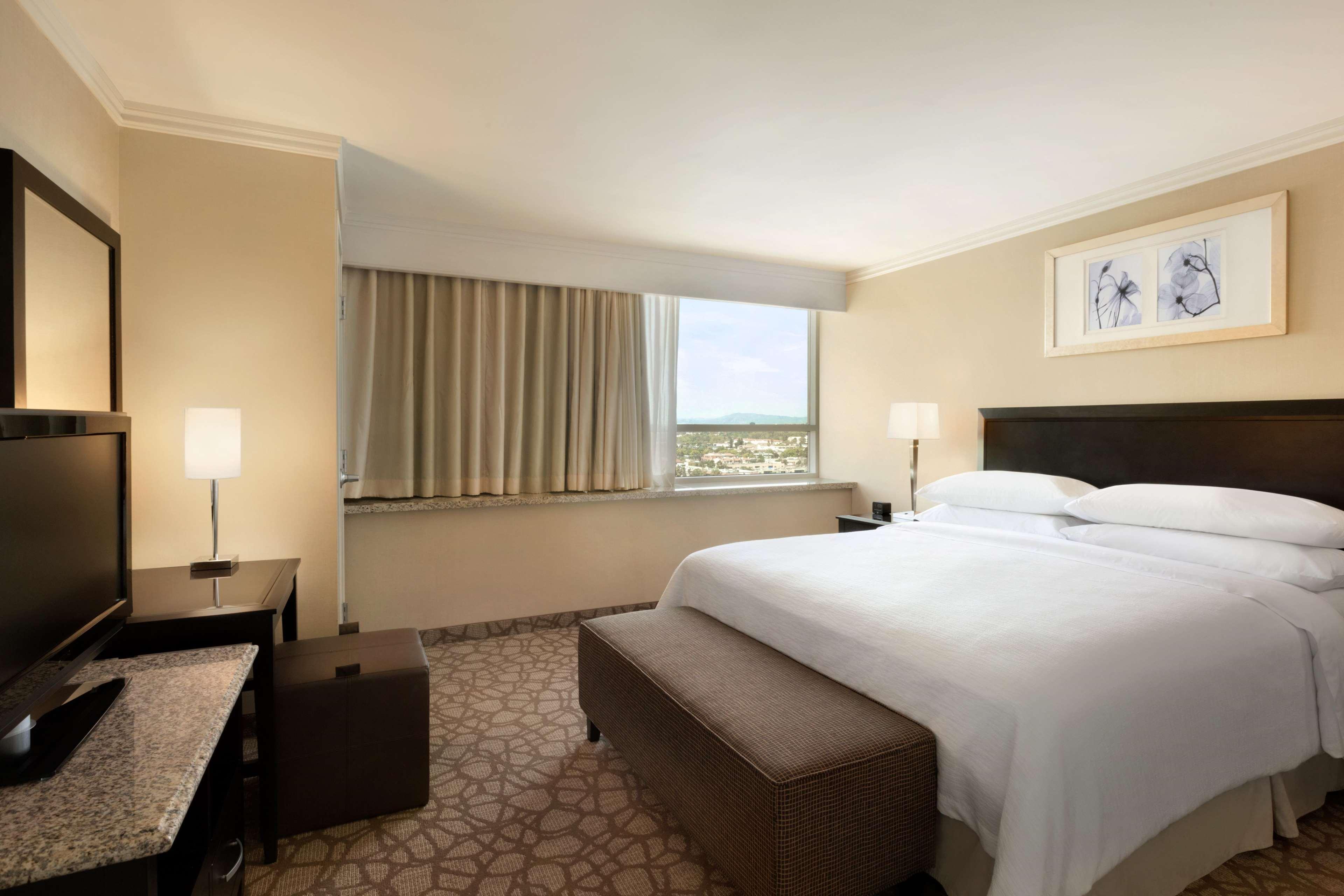 Embassy Angeles Hotel