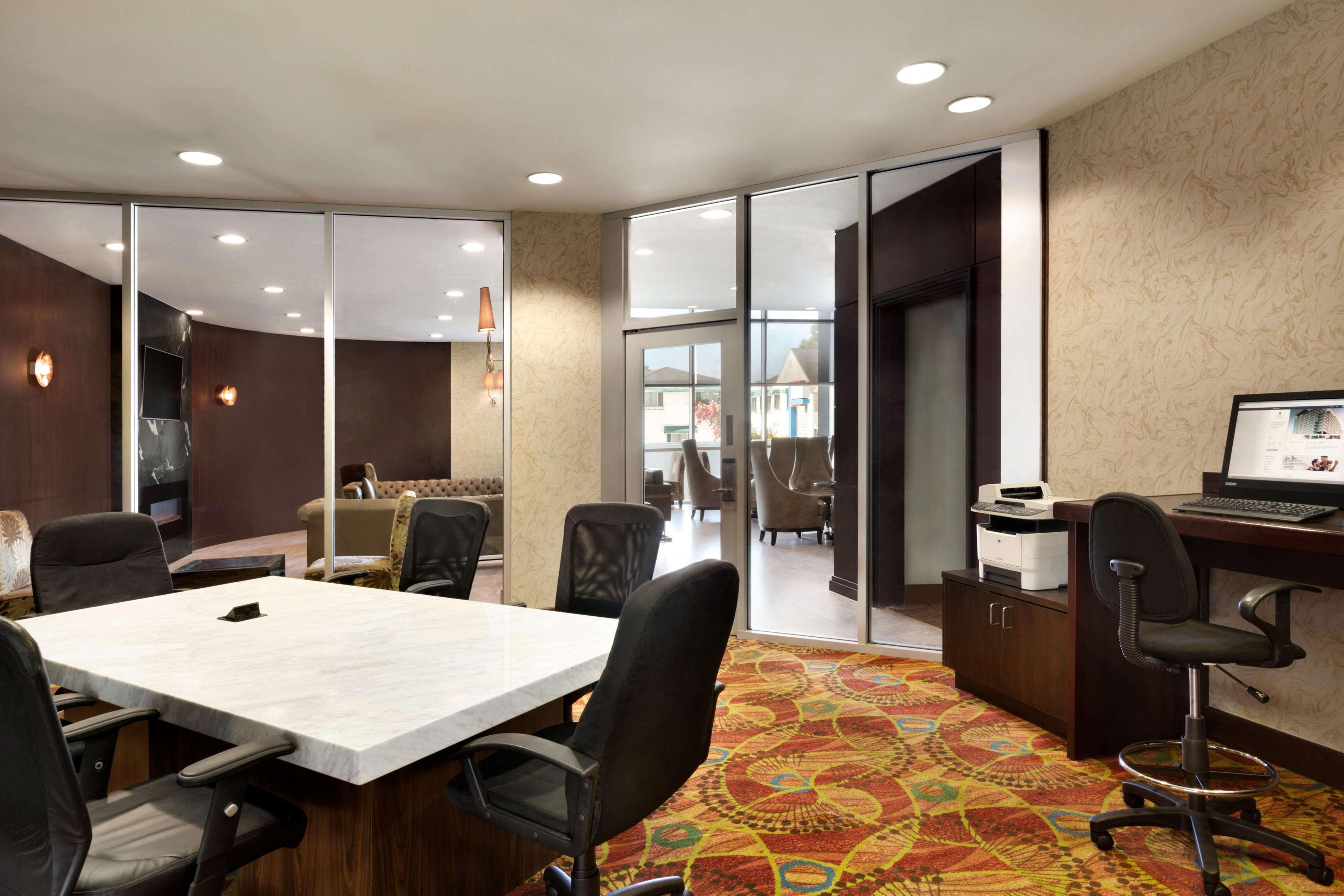 Hotel Embassy Angeles