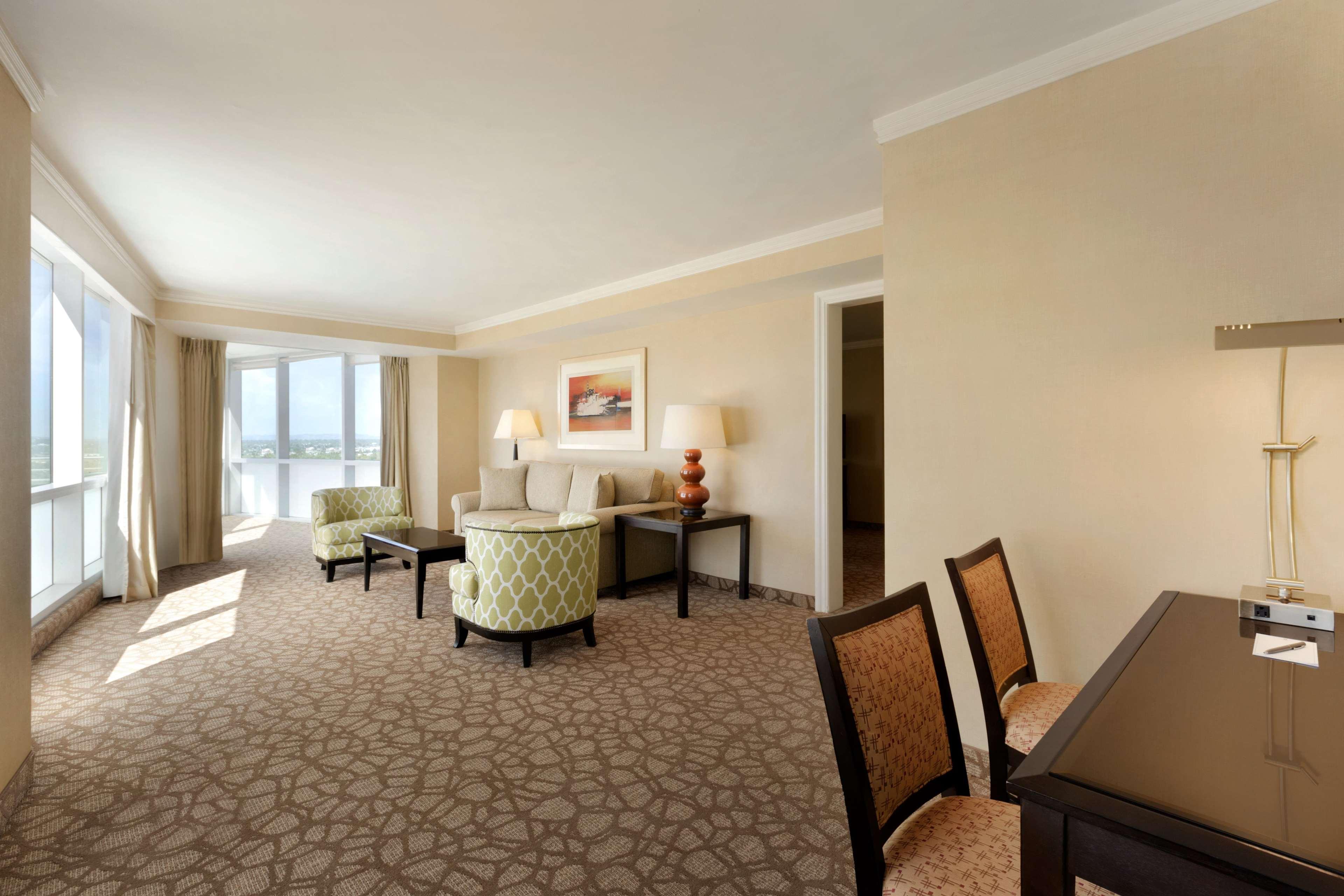 Embassy Angeles 4*