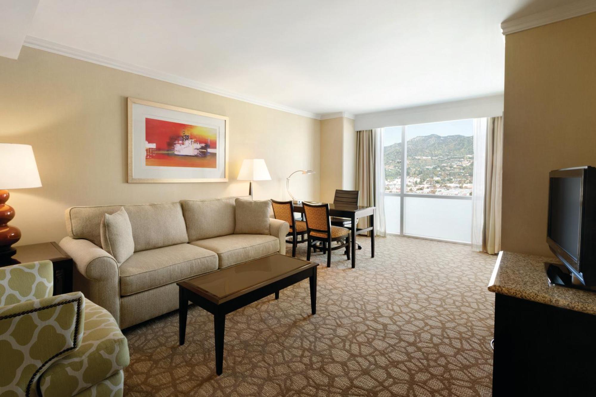 Embassy Angeles Hotel 4*