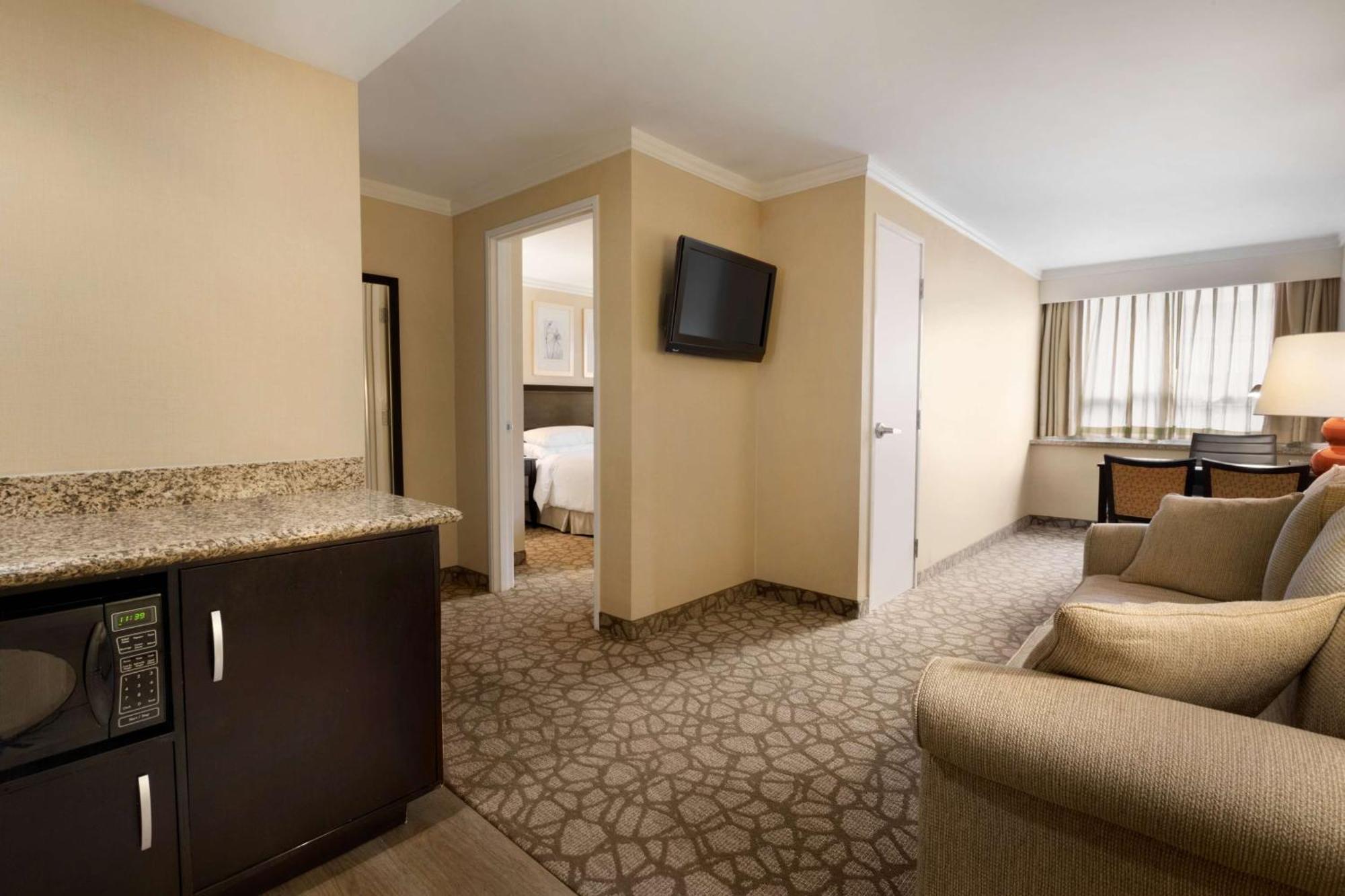 Hotel Embassy Angeles 4*